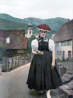 dirndl1900_R.jpg